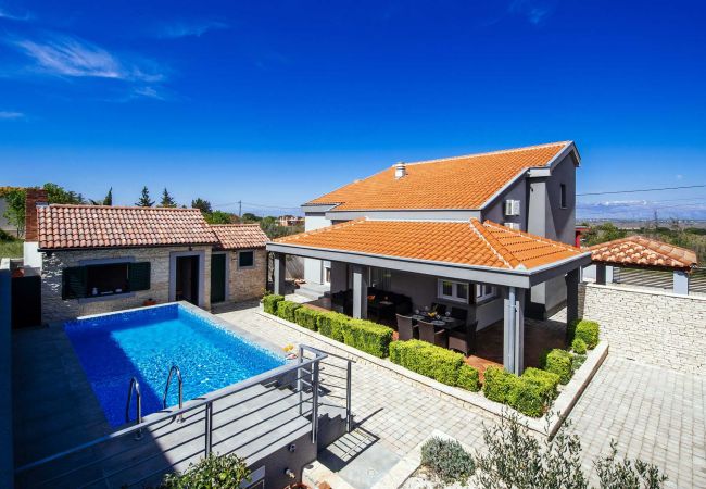 Villa in Crno - Villa Enna with heated pool