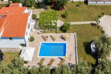 Ferienhaus in Sukošan - Holiday Home Marina with pool