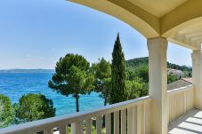 Villa in Kukljica - Beachfront Villa Mediterranea with pool