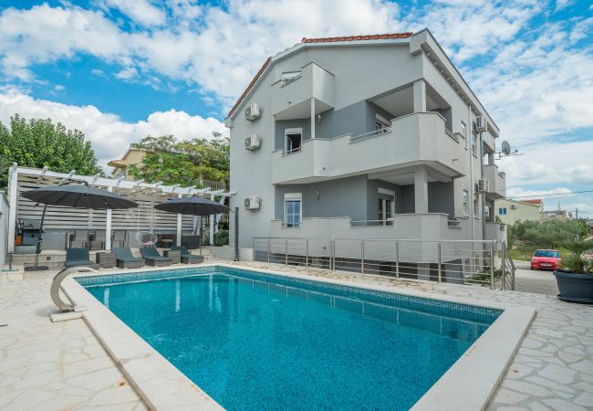 Ferienhaus in Maslenica - Holiday home Viktoria with pool