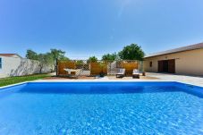 Villa in Miranje - Villa Marinic with heated pool and entertainment r
