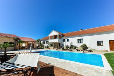Villa in Miranje - Villa Marinic with heated pool and entertainment r