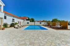 Villa in Miranje - Villa Marinic with heated pool and entertainment r
