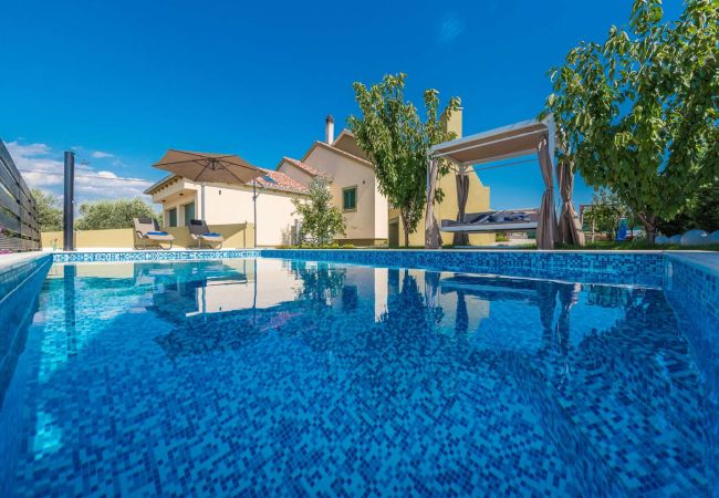 Villa in Poljica-Brig - Great Villa Field Hills with sauna and jacuzzi