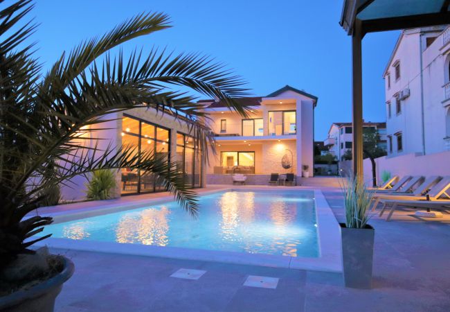 Villa in Biograd na moru - Villa Magale with a pool