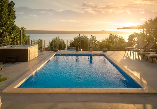 Villa in Maslenica - Beautiful Villa Katharina with pool