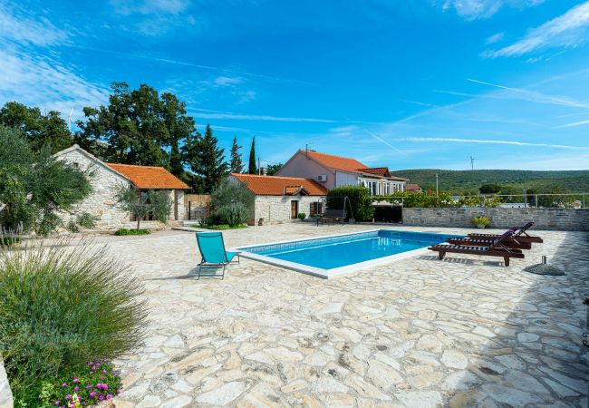Ferienhaus in Benkovac - Country House Irena with pool