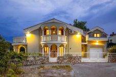 Villa in Sveti Filip i Jakov - Charming Villa Rea, 8+2 with heated pool