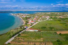 Ferienhaus in Privlaka - Apartment house Simoni with pool