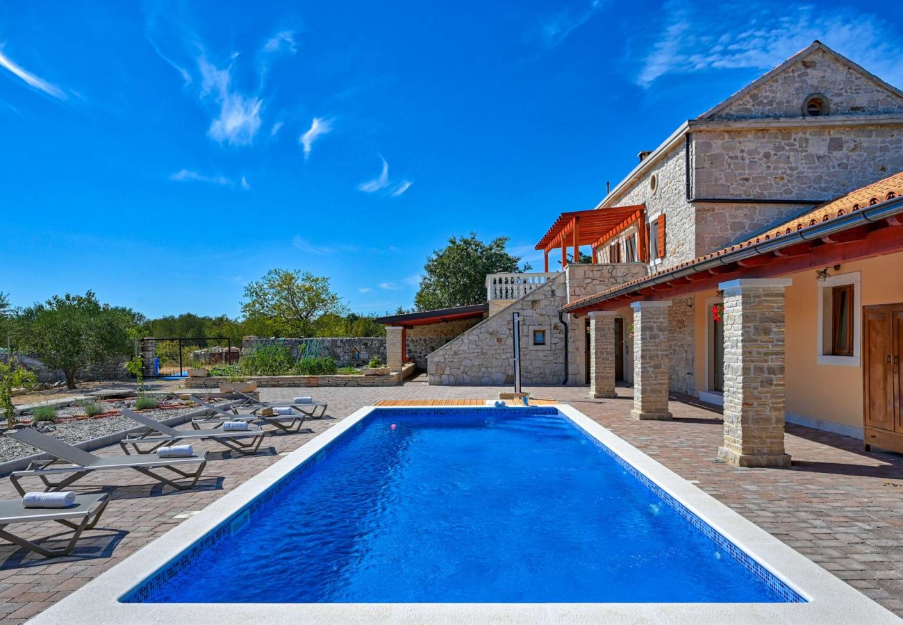 Villa in Biograd na moru - Villa Jacassa with heated pool and jacuzzi