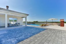 Ferienhaus in Murvica - Holiday House Casia with pool