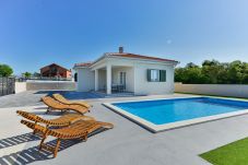 Ferienhaus in Murvica - Holiday House Casia with pool