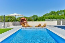 Ferienhaus in Murvica - Holiday House Casia with pool