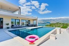 Villa in Vinjerac - Villa Zariva with pool and panoramic mountain and