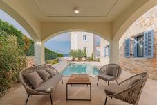 Villa in Dobropoljana - Seafront Villa Adriatica with pool