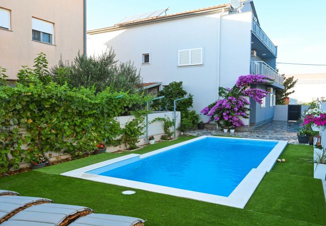 Ferienhaus in Zadar - Holiday Home Urbana with pool