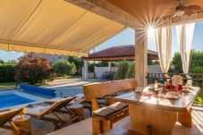 Ferienhaus in Vrsi - Holiday Home Beti with heated pool