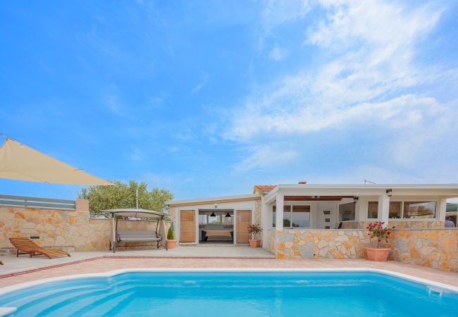 Ferienhaus in Bulic - Holiday House Fjaka