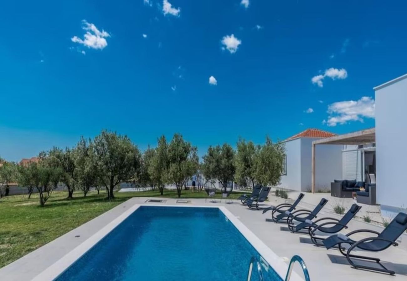 Villa in Debeljak - Luxurious villa Bright with pool