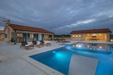 Villa in Sveti Filip i Jakov - Charming villa Viliska with heated pool