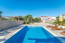 Ferienhaus in Biograd na moru - Holiday Home Ema with pool