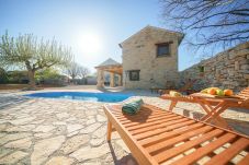 Ferienhaus in Stankovci - Holiday Home Marilu with pool