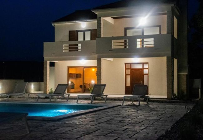 Villa in Posedarje - Zen Garden Villa with heated pool