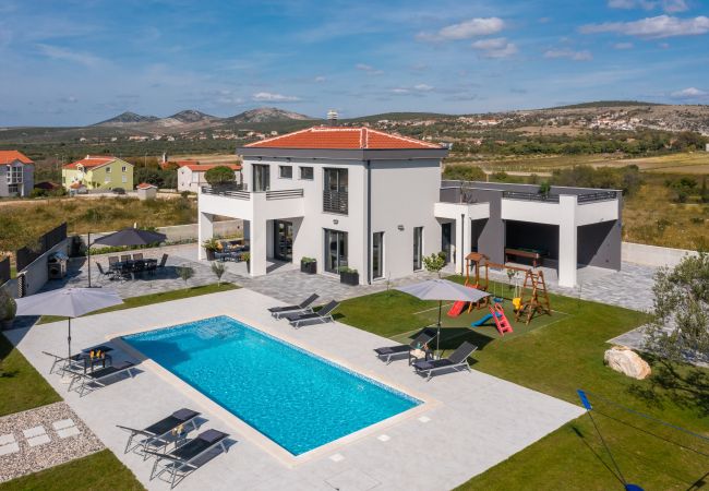 Villa in Vrana - Villa Lacus in Vrana with pool