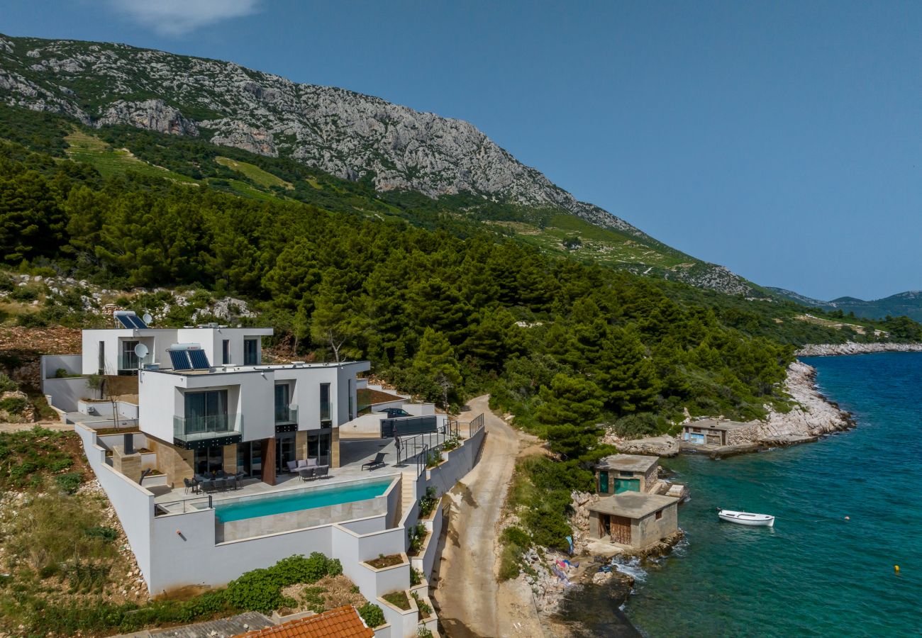 Villa in Pijavicino - Beachfront villa Mare with seaview and pool