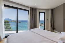 Villa in Pijavicino - Beachfront villa Mare with seaview and pool