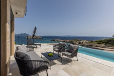 Villa in Pijavicino - Beachfront villa Mare with seaview and pool