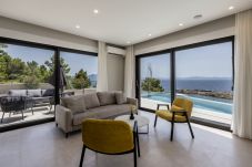 Villa in Pijavicino - Beachfront villa Luce with seaview and pool