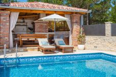 Villa in Pridraga - Beachfront villa Noa with heated pool