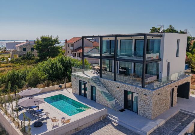 Villa in Privlaka - Seafront Villa Aurea with pool and seaview