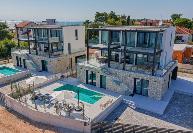 Villa in Privlaka - Seafront Villa Serena with pool and seaview