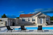 Ferienhaus in Bukovic - Holiday Home Marija with pool