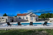 Ferienhaus in Bukovic - Holiday Home Marija with pool