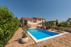 Ferienhaus in Sikovo - Holiday house Tina with jacuzzi and pool