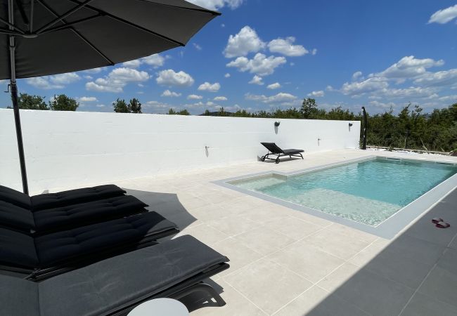 Ferienhaus in Bila Vlaka - Holiday Home Olivarum with pool