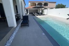 Ferienhaus in Bila Vlaka - Holiday Home Olivarum with pool