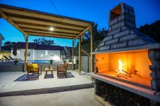 Villa in Glavica - Villa Mia with pool