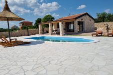 Ferienhaus in Vrana - Holiday Home A&M with pool and lakeview