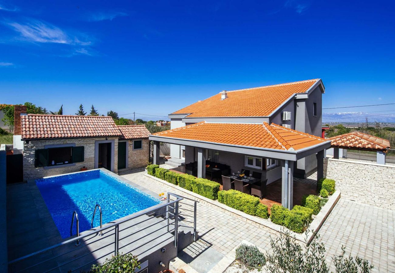 Villa in Crno - Villa Enna with heated pool