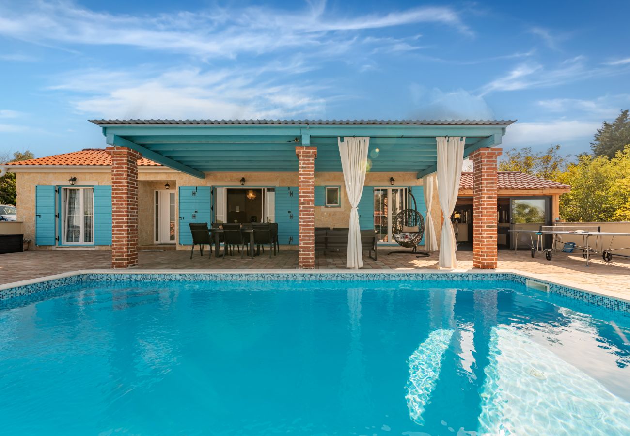 Villa in Sukošan - Villa Jurenda with heated pool