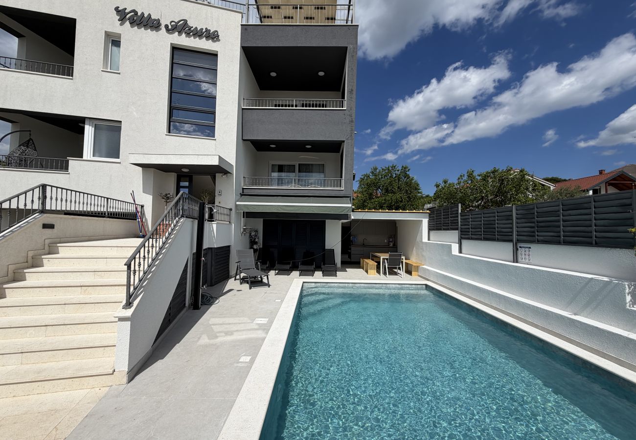 Villa in Sveti Filip i Jakov - Villa Azzuro with jacuzzi and pool