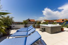 Villa in Sveti Filip i Jakov - Villa Azzuro with jacuzzi and pool