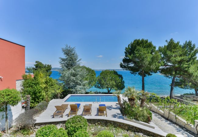 Villa in Kukljica - Beachfront Villa Mediterranea with pool