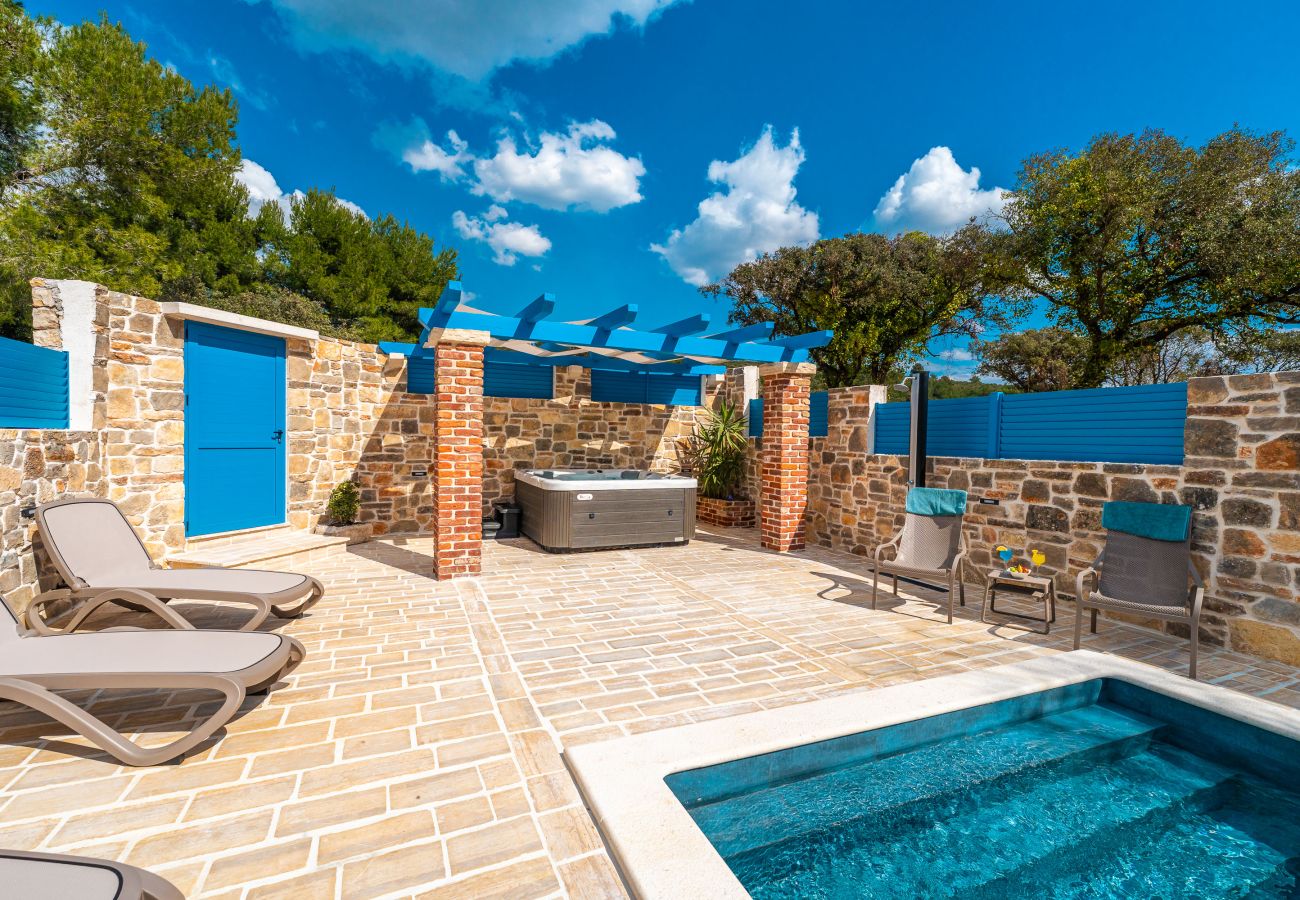House in Sukošan - Stone Holiday house Zara with jacuzzi