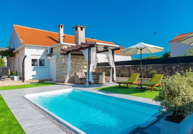 House in Pridraga - Dalmatian Holiday house Marcella with pool