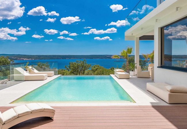 Panoramic seaview villa with pool